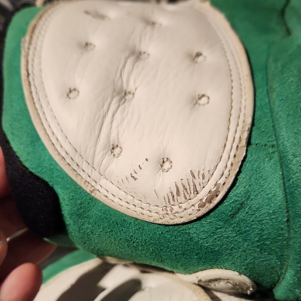 Jordan White and Green Sneakers - Picture 3 of 8